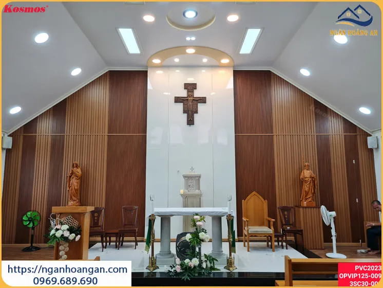 Ốp Tường Lam Sóng Nano Nhựa Giả Gỗ Cho Cung Thánh Tại Quận 8 TPHCM