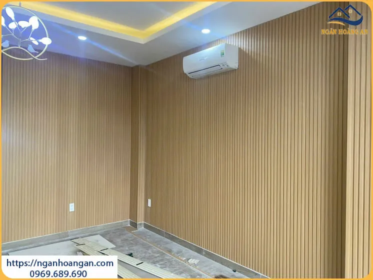 Ốp Tường Tấm Lam Sóng Nhựa Giả Gỗ Tại Bình Thạnh TPHCM
