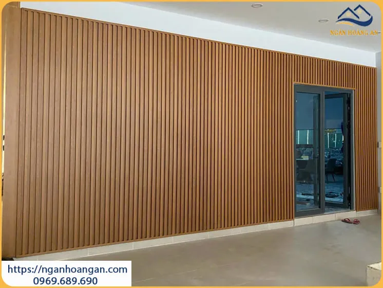 Ốp Tường Tấm Nhựa Lam Sóng Giả Gỗ Cho Nhà Ở Tại Phú Nhuận TPHCM