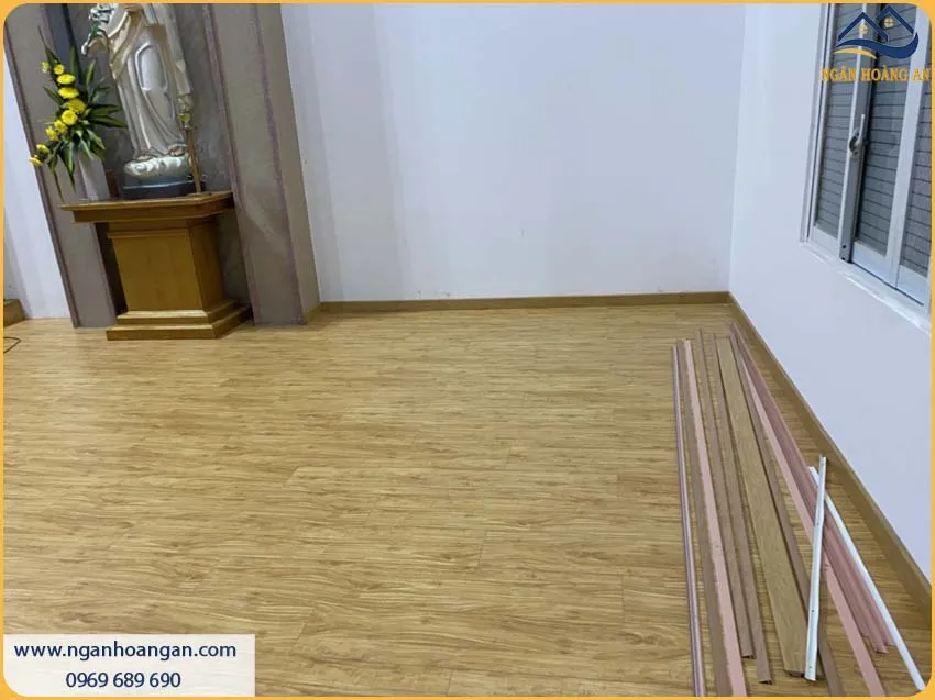 Khách Hàng Hài Lòng Tuyệt Đối Sau Khi Thi Công Len Nhựa Giả Gỗ
