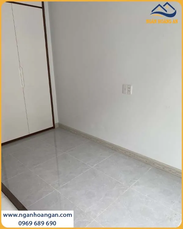 Chân Tường Được Bảo Vệ Bởi Len Nhựa Giả Gỗ Độc Đáo