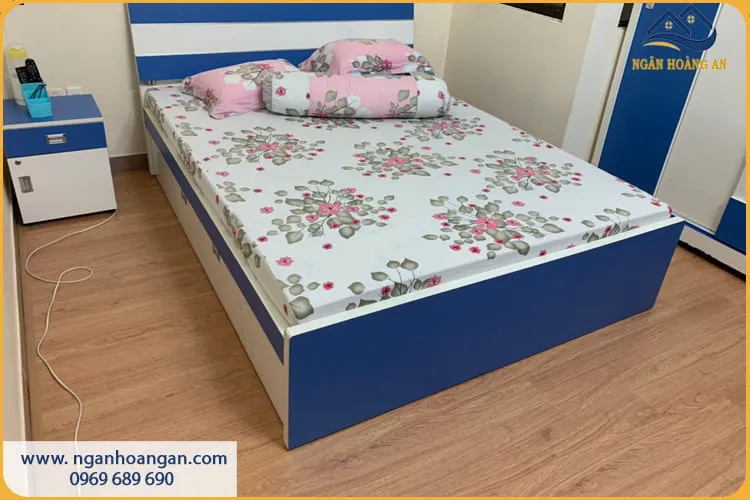 Sàn Gỗ Công Nghiệp Được Lắp Đặt Sang Trọng Cho Phòng Ngủ