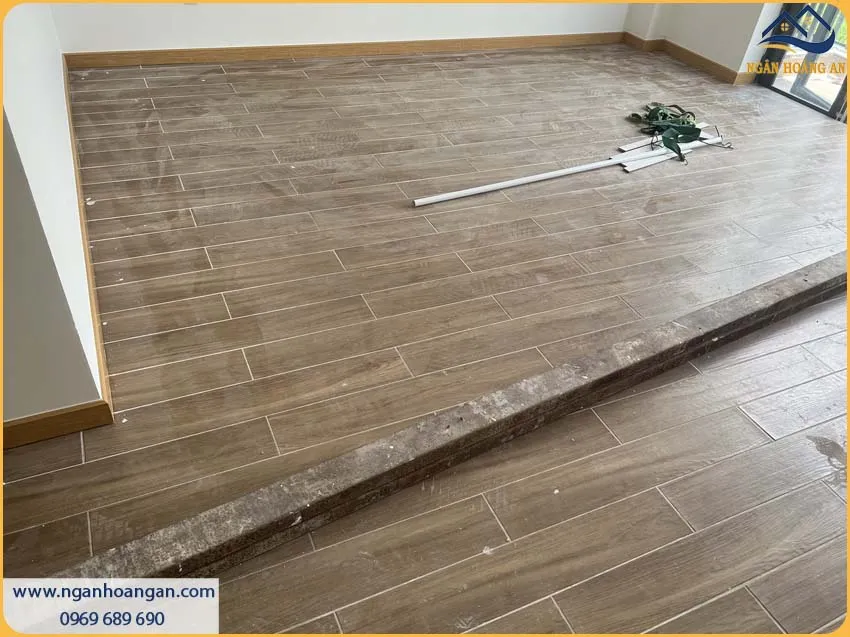 Phòng Khách Được Thi Công Len Chân Tường Đẹp Và Sang Trọng Phòng Khách Được Thi Công Len Chân Tường Đẹp Và Sang Trọng