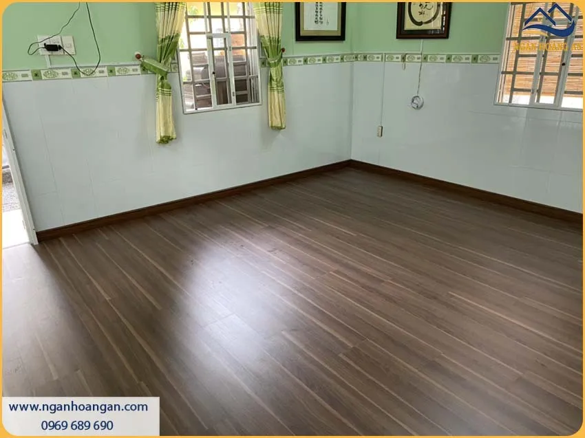 Khách Hàng Hài Lòng Tuyệt Đối Sau Khi Thi Công Len Nhựa Giả Gỗ