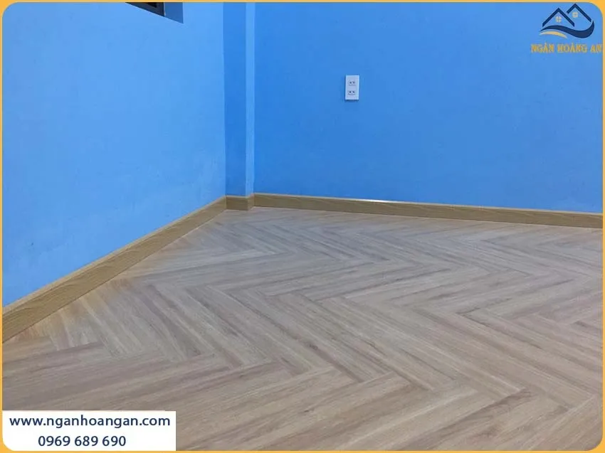 Khách Hàng Hài Lòng Tuyệt Đối Sau Khi Thi Công Len Nhựa Giả Gỗ Khách Hàng Hài Lòng Tuyệt Đối Sau Khi Thi Công Len Nhựa Giả Gỗ