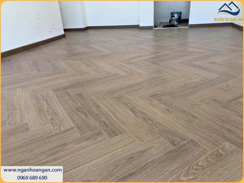 Len Chân Tường Vân Gỗ Tự Nhiên Sang Trọng Cho Nhà Ở