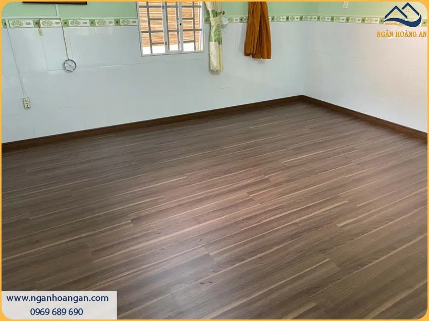 Thi Công Len Nhựa PVC Tạo Nên Điểm Nhấn Giữa Sàn Và Tường Thi Công Len Nhựa PVC Tạo Nên Điểm Nhấn Giữa Sàn Và Tường