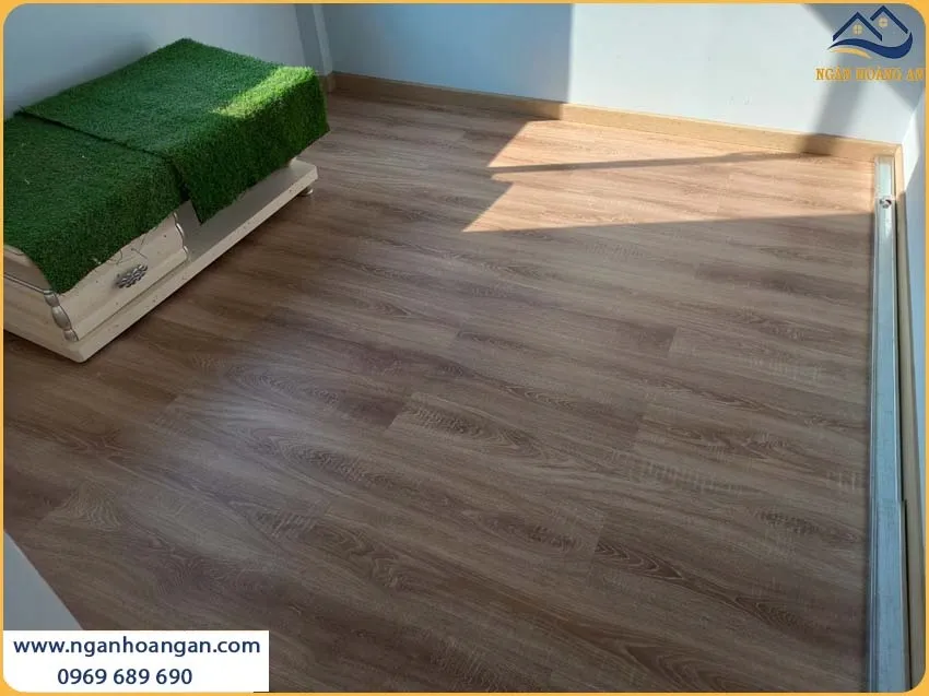 Thi Công Len Nhựa PVC Tạo Nên Điểm Nhấn Giữa Sàn Và Tường Thi Công Len Nhựa PVC Tạo Nên Điểm Nhấn Giữa Sàn Và Tường