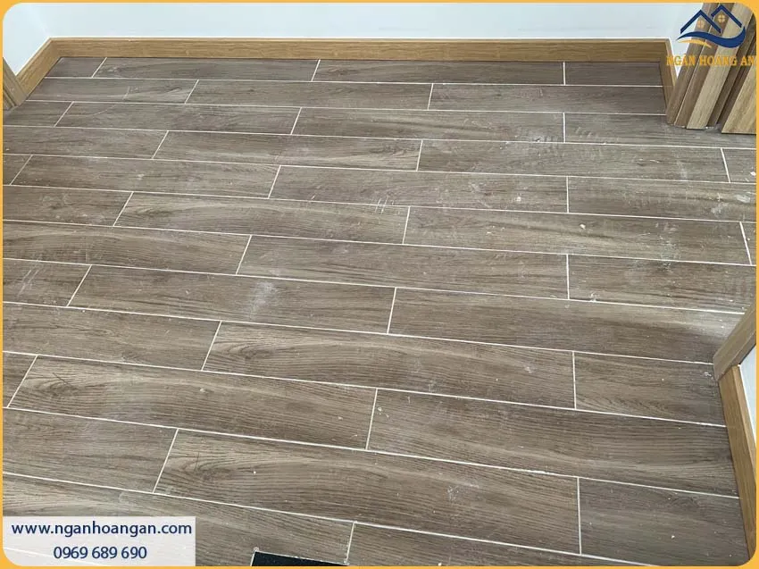 Thi Công Len Nhựa PVC Tạo Nên Điểm Nhấn Giữa Sàn Và Tường Thi Công Len Nhựa PVC Tạo Nên Điểm Nhấn Giữa Sàn Và Tường