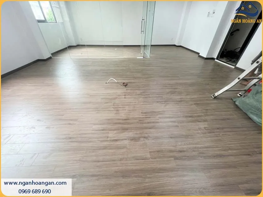 văn Phòng Thi Công Bằng Len Nhựa Giả Gỗ Bền Bỉ, Không Bị Phai Màu văn Phòng Thi Công Bằng Len Nhựa Giả Gỗ Bền Bỉ, Không Bị Phai Màu