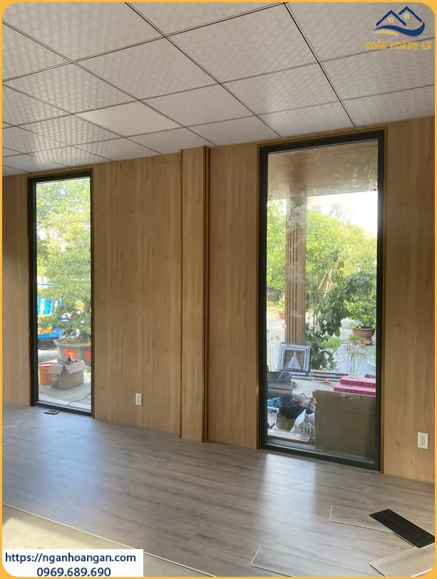 Thi Công Ốp Tường Nhựa Giả Gỗ Cho Nhà Phố Tại Binh Thạnh TPHCM