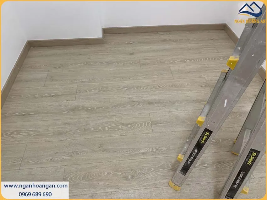 Khách Hàng Hài Lòng Tuyệt Đối Sau Khi Thi Công Len Nhựa Giả Gỗ