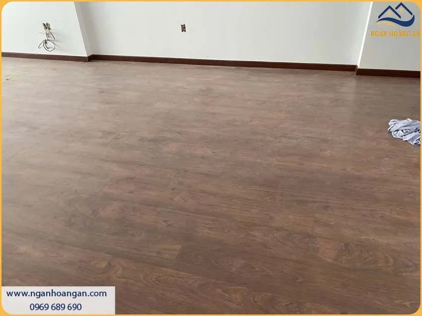 Khách Hàng Tại Gò Vấp Rất Tin Dùng Len Chân Tường Giả Gỗ Khách Hàng Tại Gò Vấp Rất Tin Dùng Len Chân Tường Giả Gỗ