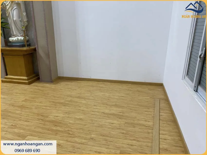 Khách Hàng Hài Lòng Tuyệt Đối Sau Khi Thi Công Len Nhựa Giả Gỗ
