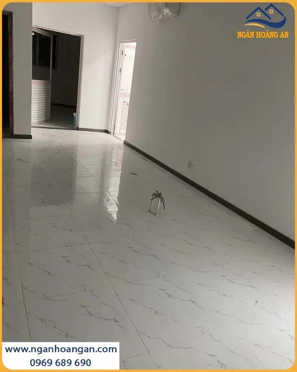 Thi Công Len Nhựa PVC Tạo Nên Điểm Nhấn Giữa Sàn Và Tường
