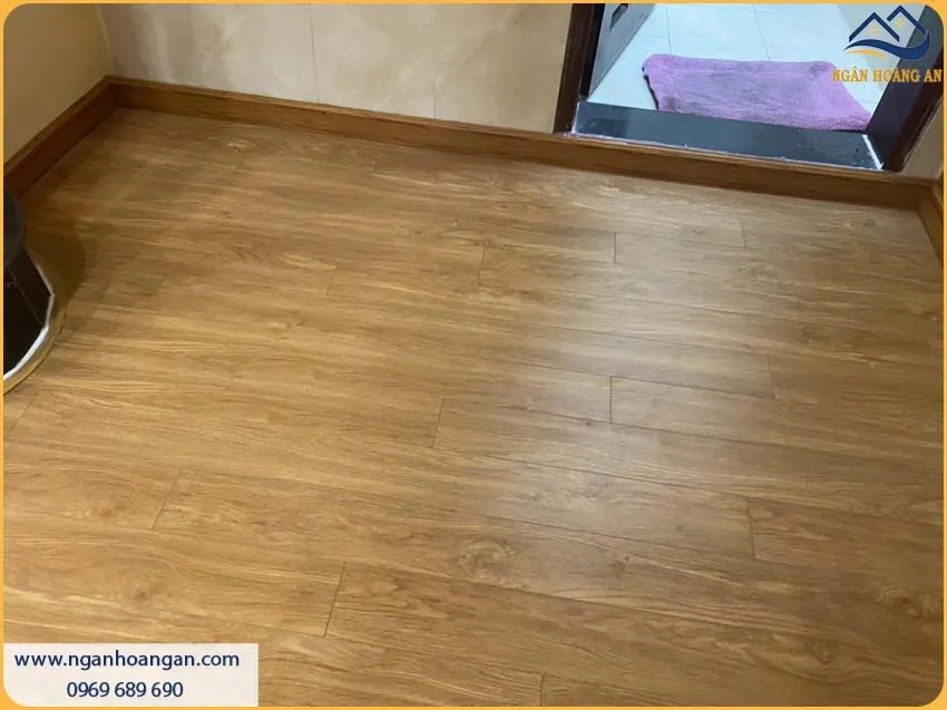 Khách Hàng Hài Lòng Tuyệt Đối Sau Khi Thi Công Len Nhựa Giả Gỗ
