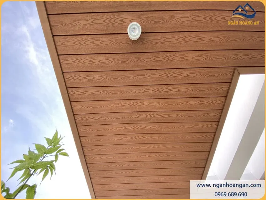 Thi Công Trọn Gói Ốp Trần Gỗ Nhựa Ngoài Trời Uy Tín Tại TPHCM