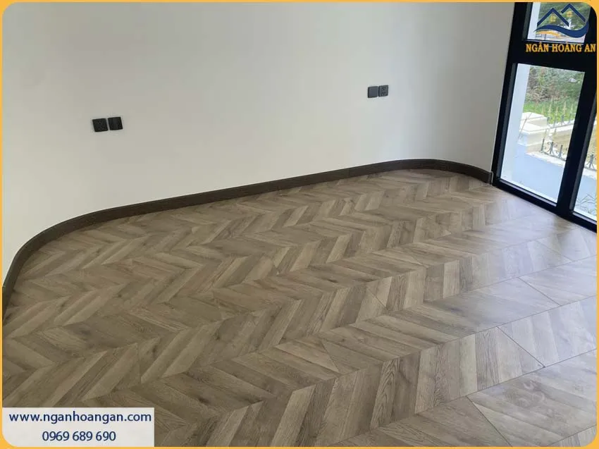 Thi Công Uốn Công Len Chân Tường Nhựa PVC Thêm Đẳng Cấp Thi Công Uốn Công Len Chân Tường Nhựa PVC Thêm Đẳng Cấp
