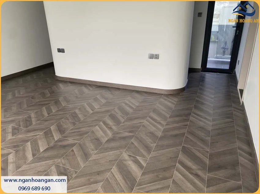 Thi Công Uốn Công Len Chân Tường Nhựa PVC Thêm Đẳng Cấp Thi Công Uốn Công Len Chân Tường Nhựa PVC Thêm Đẳng Cấp