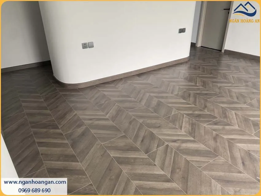 Thi Công Uốn Công Len Chân Tường Nhựa PVC Thêm Đẳng Cấp Thi Công Uốn Công Len Chân Tường Nhựa PVC Thêm Đẳng Cấp