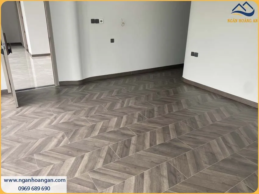 Thi Công Uốn Công Len Chân Tường Nhựa PVC Thêm Đẳng Cấp Thi Công Uốn Công Len Chân Tường Nhựa PVC Thêm Đẳng Cấp