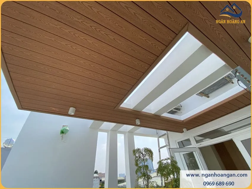 Trang Trí Ban Công Nhà Bằng Tấm Ốp Gỗ Nhựa Ngoài Trời Sang Trọng