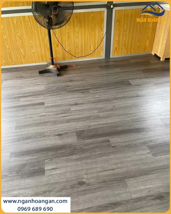 Khách Hàng Rất Tin Dùng Sàn Dán Keo THFLoor W302 Giả Gỗ
