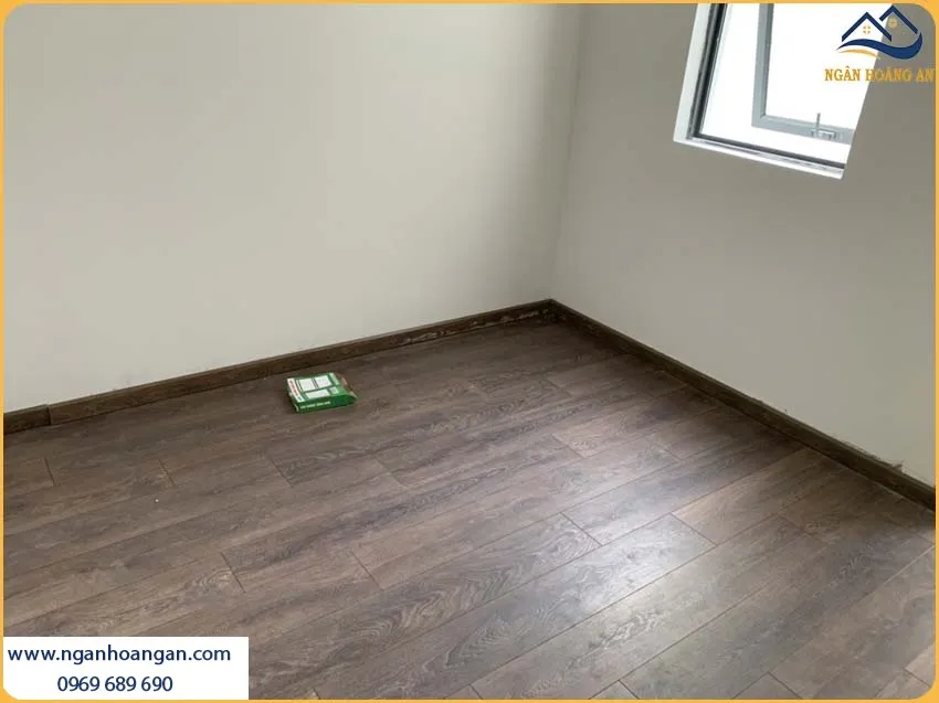 Thi Công Sàn Gỗ Công Nghiệp Binyl BT1579 Tạo Nên Sự Sang Trọng