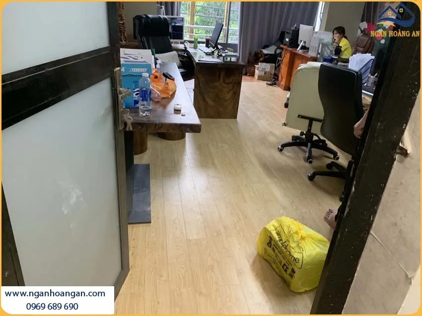 Không Gian Nội Thất Trở Nên Tinh Tế Khi Lót Sàn Gỗ Công Nghiệp Kosmos