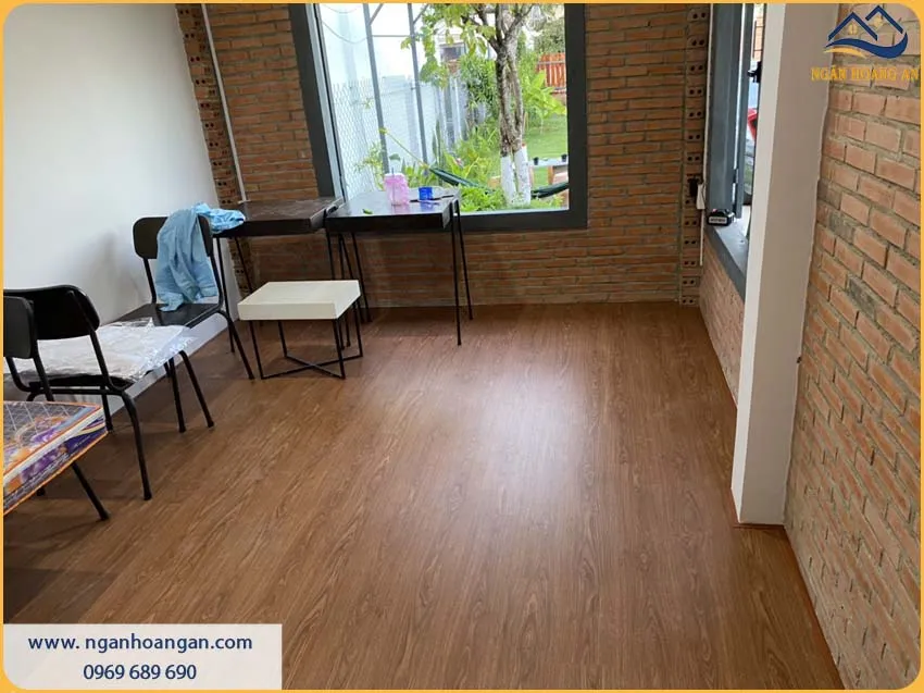 Thi Công Sàn Nhựa Giả Gỗ Tạo Nên Sự Sang Trọng Thi Công Sàn Nhựa Giả Gỗ Tạo Nên Sự Sang Trọng