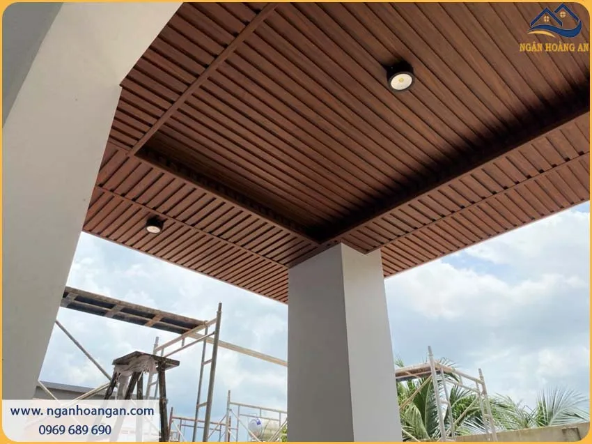 Nhà Dân Được Ốp Trần Bằng Lam Sóng Nhựa Giả Gỗ Bền, Đẹp