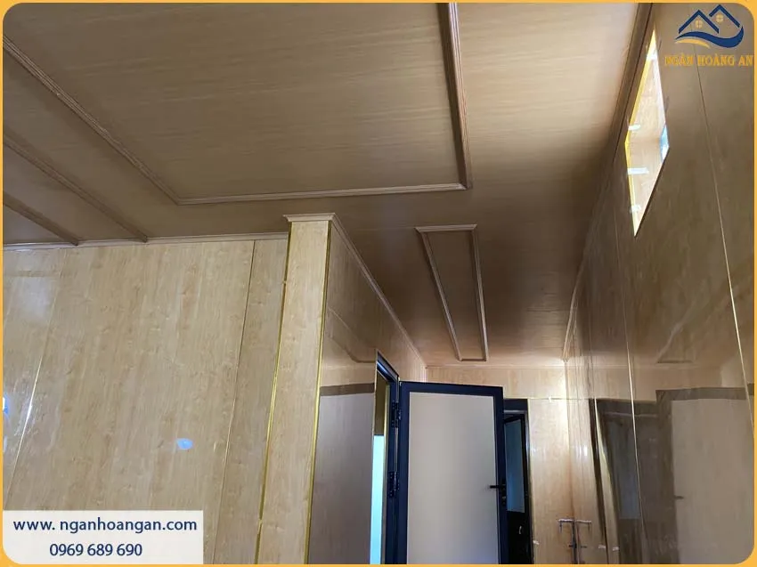 Tấm Nano Giả Gỗ Lắp Đặt Trần Thời Thượng Cho Phòng Khách
