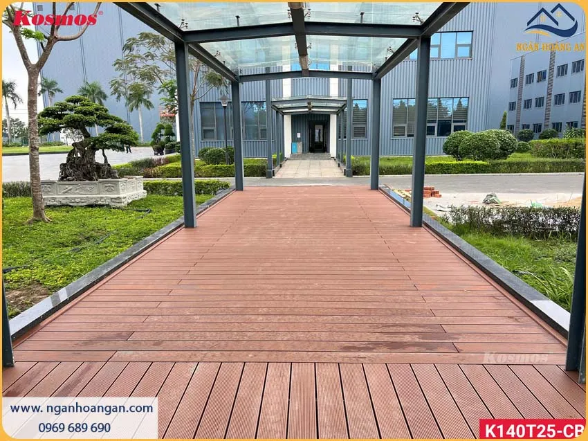Lót Sàn Gỗ Nhựa Cho Lối Đi Sân Vườn An Toàn Cho Sức Khoẻ Của Người Sử Dụng