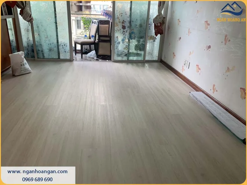 Thi Công Sàn Nhựa Chống Trầy Xước, Chống Mài Mòn Khá Tốt Thi Công Sàn Nhựa Chống Trầy Xước, Chống Mài Mòn Khá Tốt