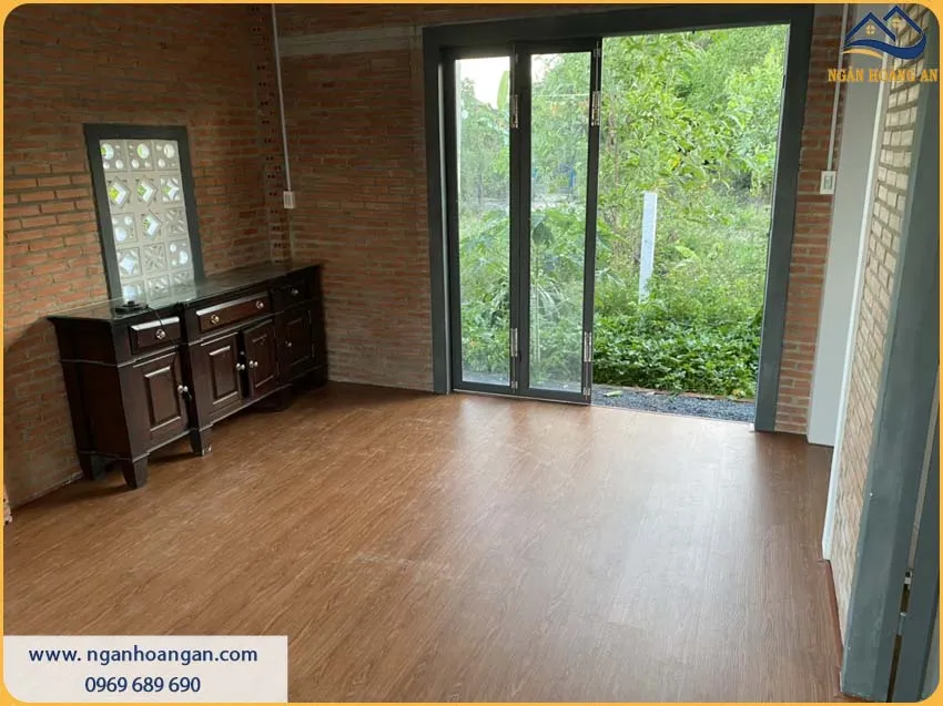 Thi Công Sàn Nhựa Giả Gỗ Tạo Nên Sự Sang Trọng Thi Công Sàn Nhựa Giả Gỗ Tạo Nên Sự Sang Trọng