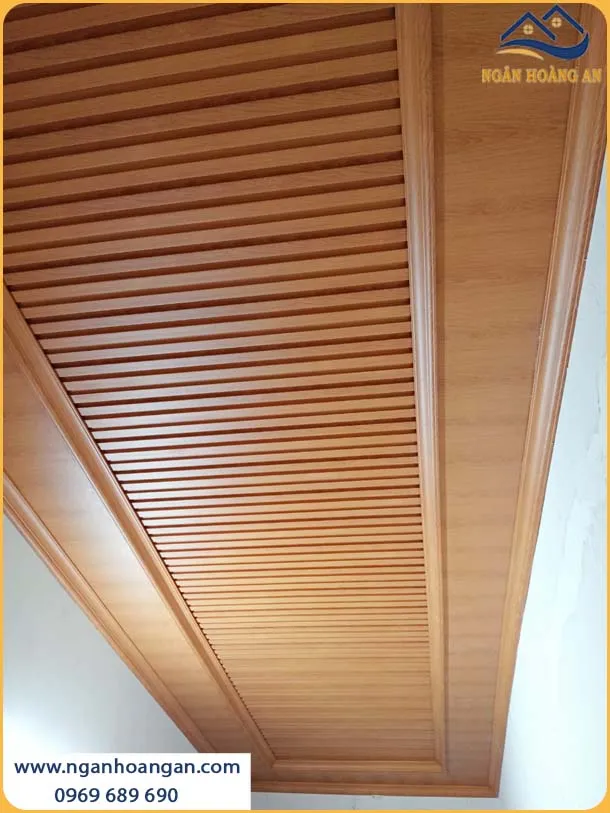 Trần Nhà Được Ốp Bởi Lam Sóng Giả Gỗ Độc Đáo, Mới Mẻ