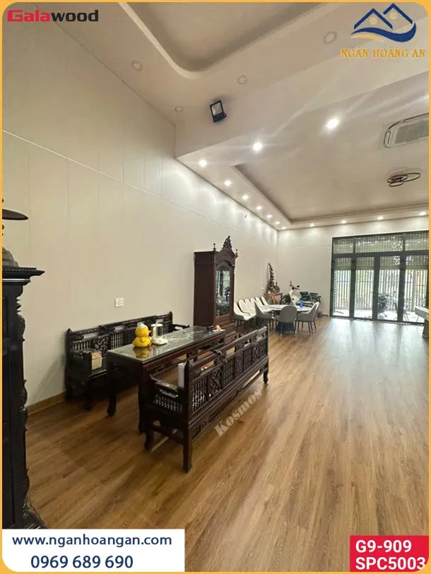 Phòng Khách Được Lót Sàn Nhựa Giả Gỗ Đẹp Và Thu Hút