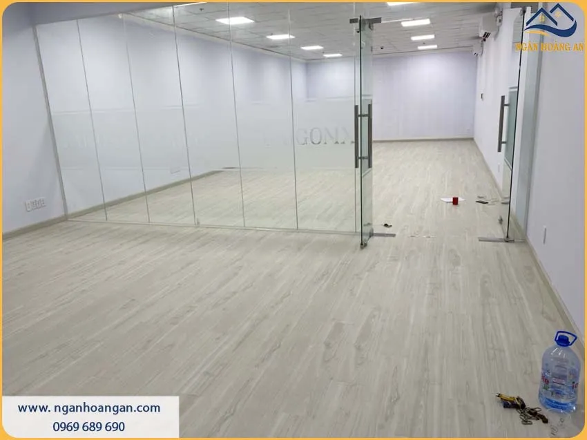 Thi Công Sàn Nhựa Giả Gỗ Độ Bền Lên Đến 15 Năm