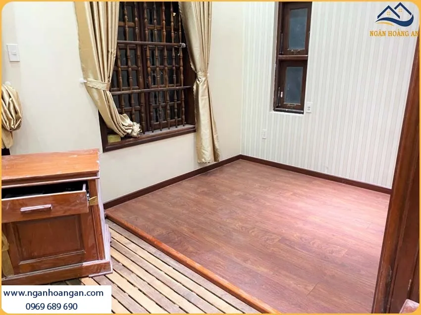 Phòng Khách Được Thi Công Sàn Gỗ Công Nghiệp Binyl Đẹp Và Thu Hút