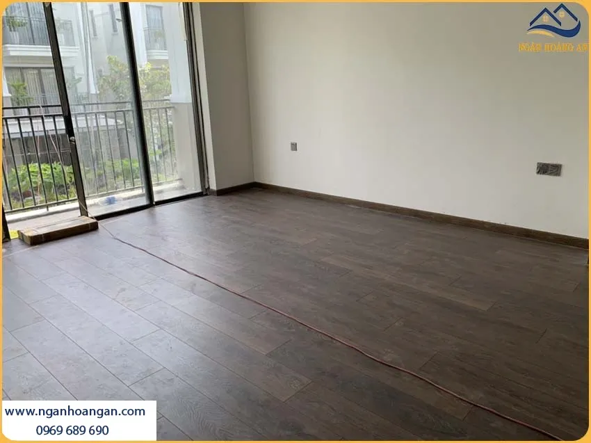 Căn Hộ Thi Công Bằng Sàn Gỗ Công Nghiệp Binyl Chống Nước 100 Giờ