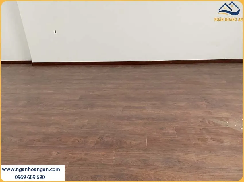 Sàn Phòng Khách Được Thi Công Tỉ Mỉ Bởi Sàn Gỗ Công Nghiệp Binyl