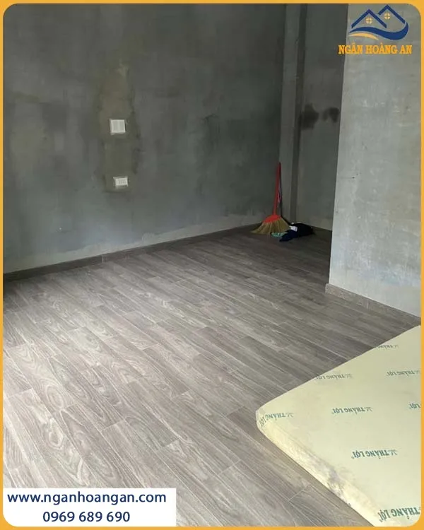 Lót Sàn Gỗ Công Nghiệp Kosmos Cho Nhà Ở Điểm Nhấn Cho Không Gian