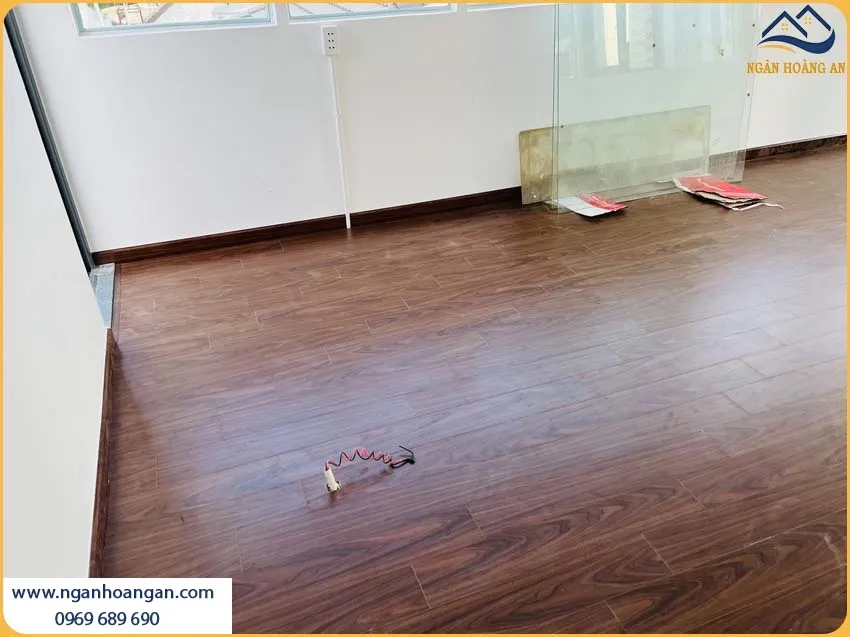 Lót Sàn Gỗ Công Nghiệp Kosmos Cho Nhà Ở Điểm Nhấn Cho Không Gian