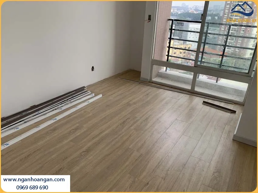Sàn Gỗ Công Nghiệp Kosmos Được Lắp Đặt Thời Thượng Cho Văn Phòng