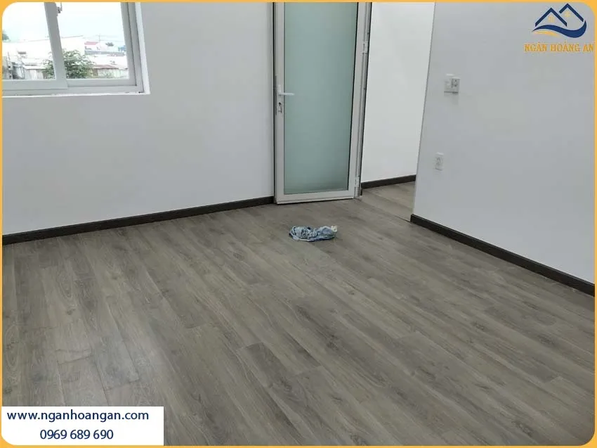 Khách Hàng Hài Lòng Tuyệt Đối Sau Khi Thi Công Sàn Gỗ Công Nghiệp