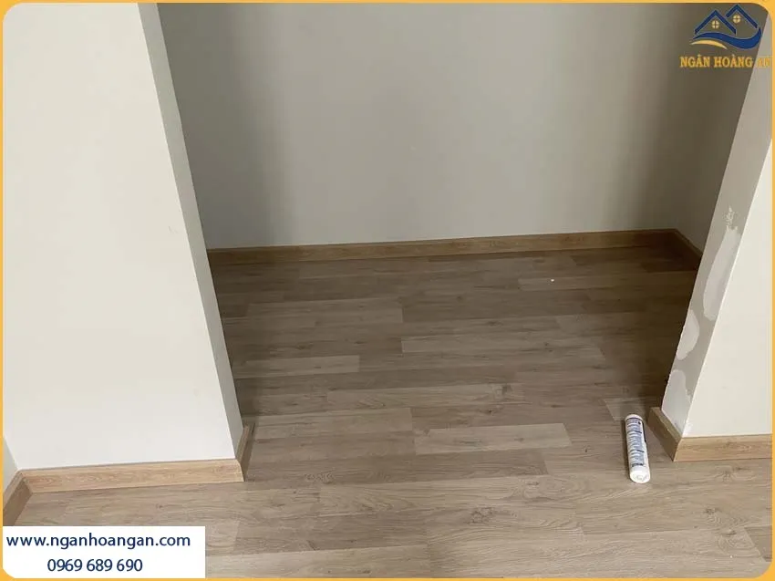 Thi Công Sàn Gỗ Công Nghiệp Binyl Thân Thiện Với Người Dùng