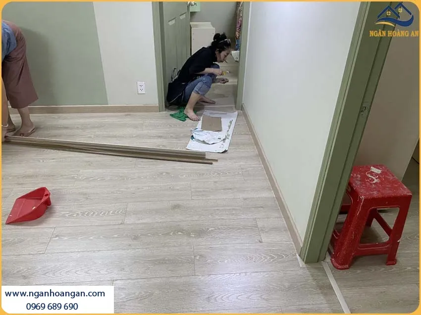 Sàn Gỗ Công Nghiệp Kosmos S296 Vân Gỗ Sắc Nét Sang Trọng 
