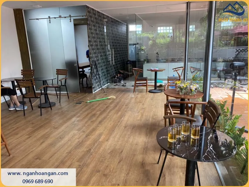 Lót Sàn Nhựa Giả Gỗ Cho Nhà Ở Điểm Nhấn Cho Không Gian
