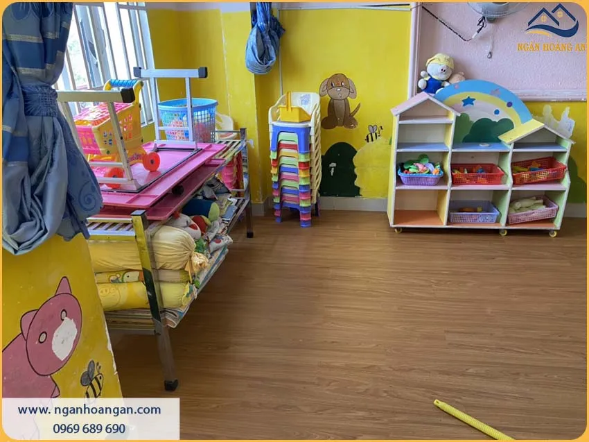 Thi Công Sàn Nhựa Chống Trầy Xước, Chống Mài Mòn Khá Tốt