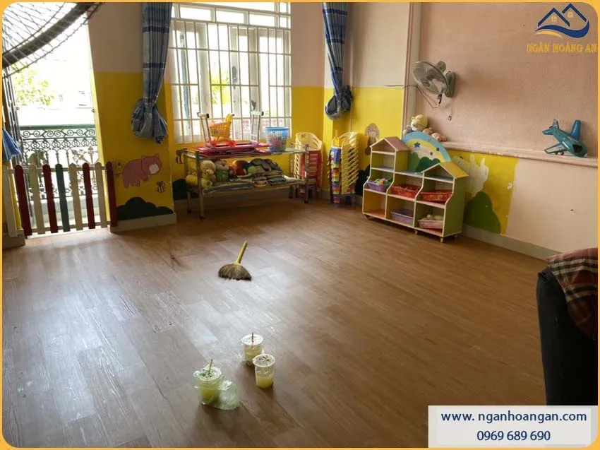 Thi Công Sàn Nhựa Chống Trầy Xước, Chống Mài Mòn Khá Tốt
